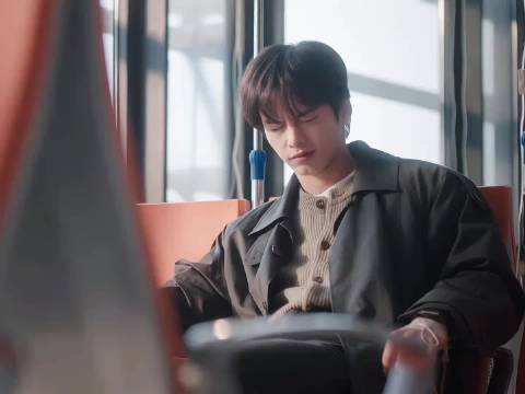 何与车祸后身体虚弱，点滴加快引粉丝心疼