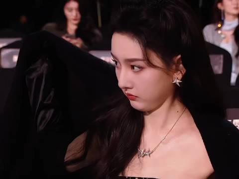 女孩子之间的善意好温柔啊，好可爱的两个妹宝