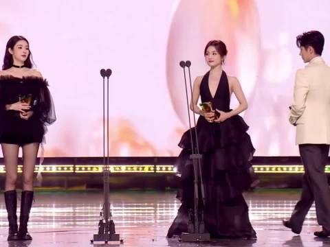 王玉雯李兰迪丞磊星光大赏谦让C位，兰迪终站中间