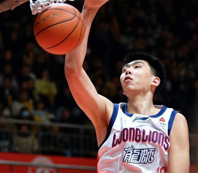 当广州龙狮再战广东华南虎，蛰伏四年的徐昕将如何面对旧主的“车轮战”考验？