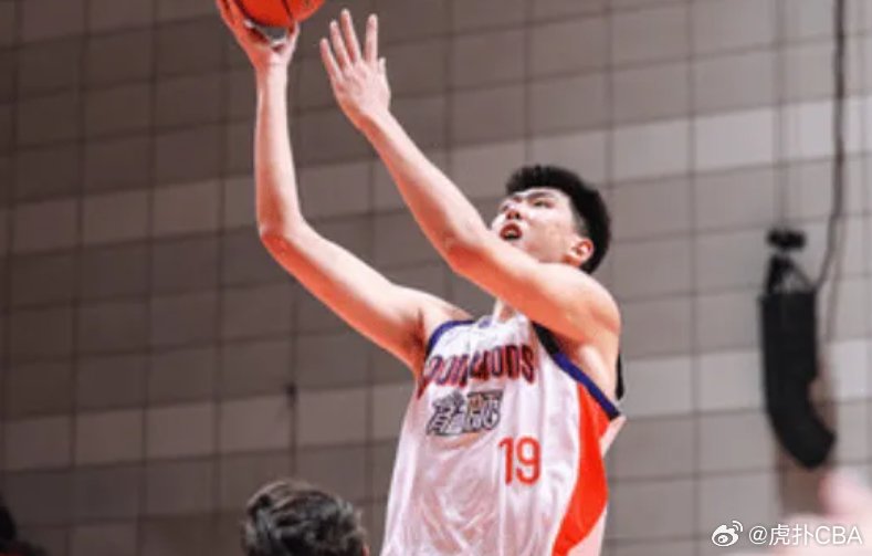 媒体人：不得不佩服朱芳雨坚持在三拿到徐昕未来可回购条款