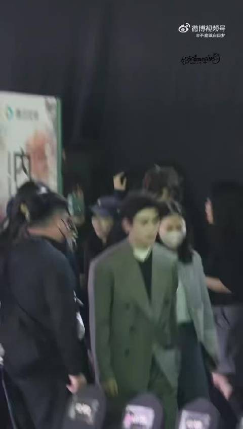 丁禹兮星光大赏离场360度挥手致谢粉丝