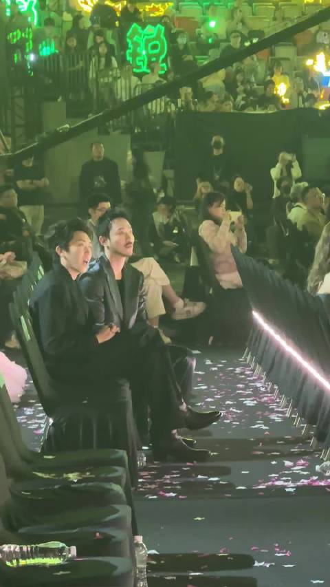 外形从也在跟唱呢，这个鲜花真的爱太受欢迎了