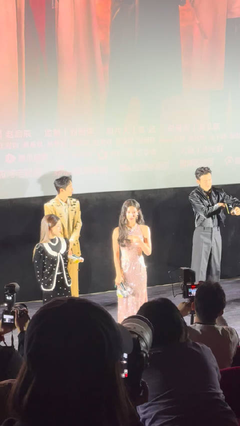 一扇双开门的单开门和两扇单开门的双开门哈哈哈哈哈哈 剧集哑舍