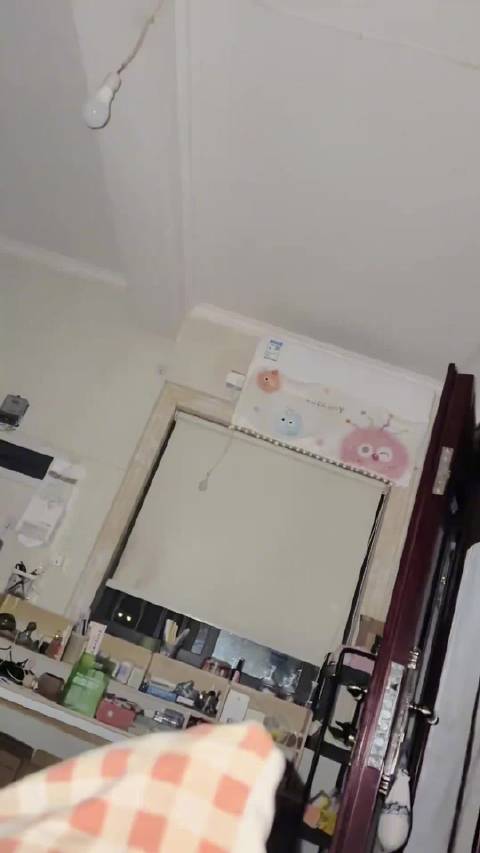 半夜进来一辆黑色的卡车！