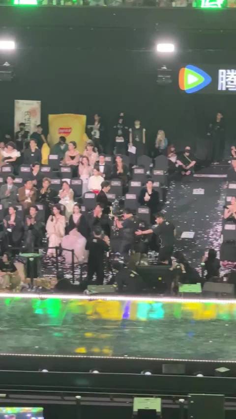 王安宇节目现场高呼人生只有一次，携老鼠干引爆笑