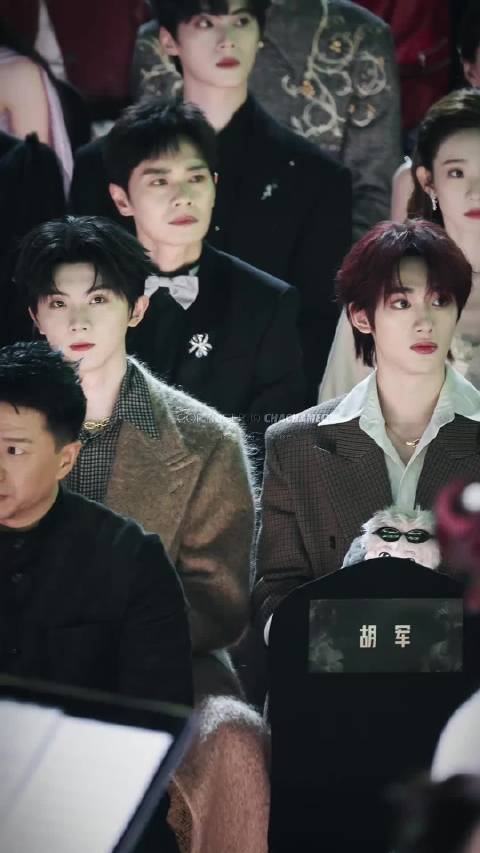 追星的激动丁程鑫 淡定的马嘉祺淡淡的问了句：谁啊？