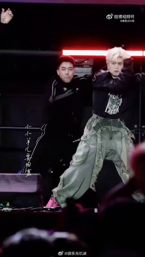 任嘉伦跨年舞台唱跳惊艳全场