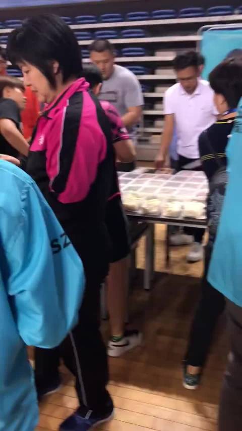 深大乒超孙颖莎陈梦王艺迪冬至与姐姐们分享饺子