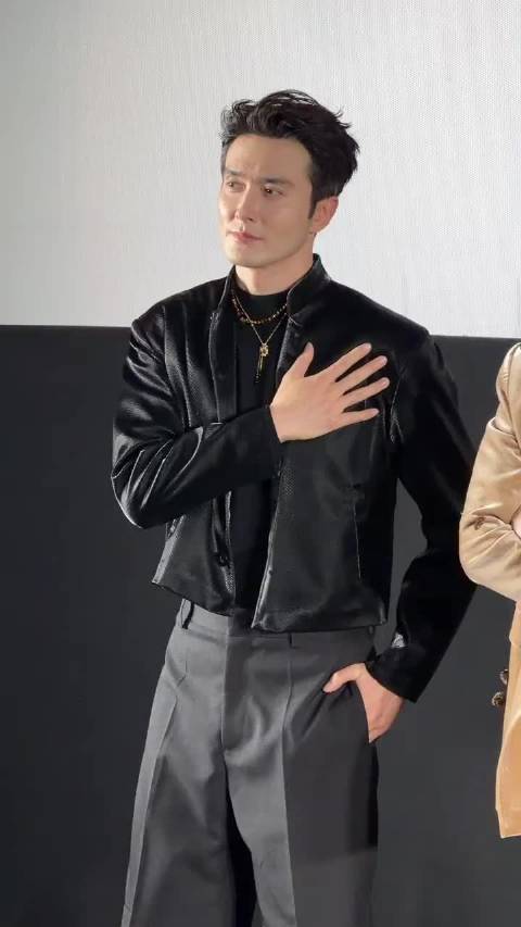 高伟光《哑舍》追剧团猛男撒娇玩上瘾