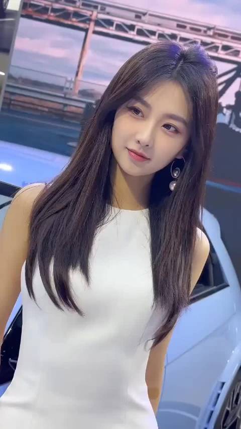 这些车模，各个身段绝佳，面若桃李