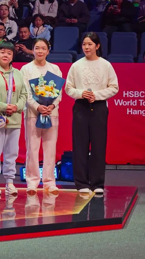 贾一凡陈清晨赛场落泪瞬间引共鸣