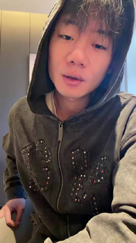 描述音乐创作过程中的感受及对故乡的情感，展现对作品的自信