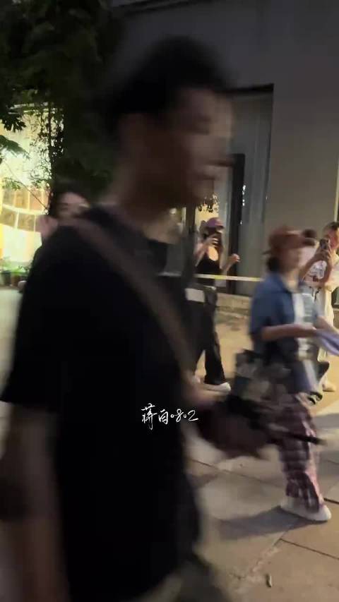 一直是秦岚走路粉罢惹 cr._7zgsz