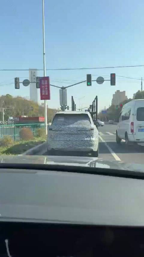 上汽大众ID.ERA路试曝光，搭载EA211增程器及后轮转向