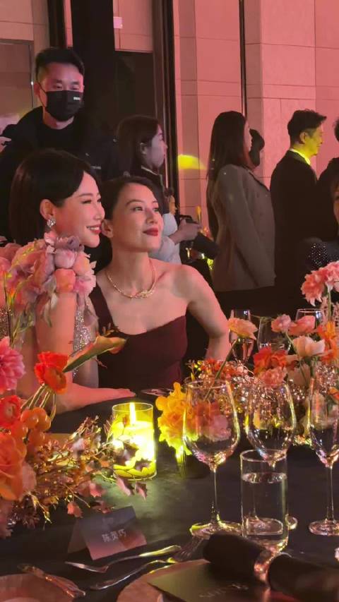 高圆圆怎么生图比精修还稳定啊！这状态也太好了吧