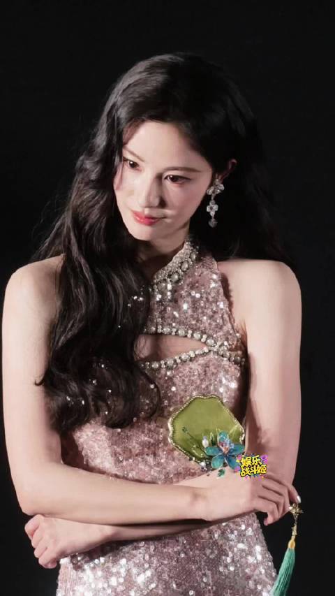 毛晓慧这个魅惑的眼神杀到我了 哑舍