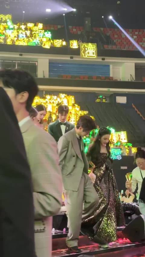 腾讯视频VIP之星颁奖礼现趣味互动,李昀锐孟子义丁禹兮宋祖儿引关注