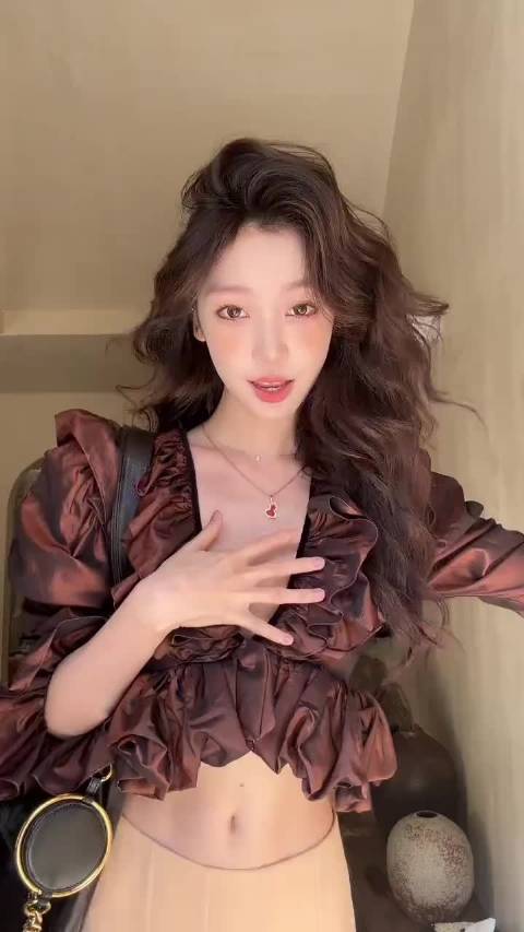 有身材这么好的女朋友胡彦斌做梦都要笑醒了吧！