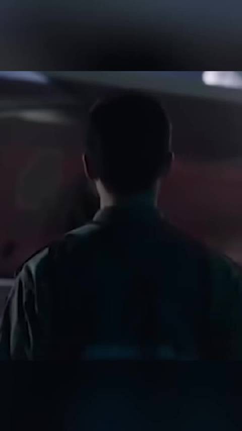 解放军战机编队刺破苍穹展现硬核底气