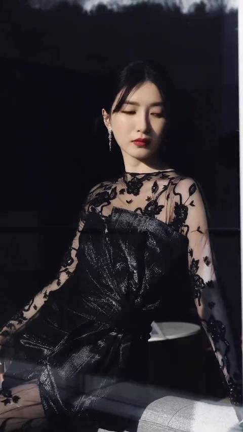 江疏影半透礼服，这种若隐若现的感觉真的太顶了