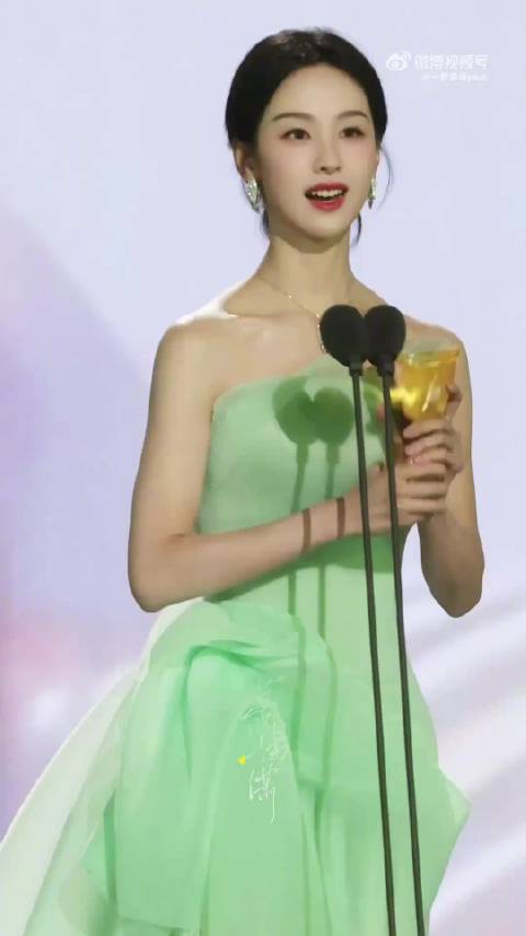 陈都灵星光大艳表现惊艳获赞最争气