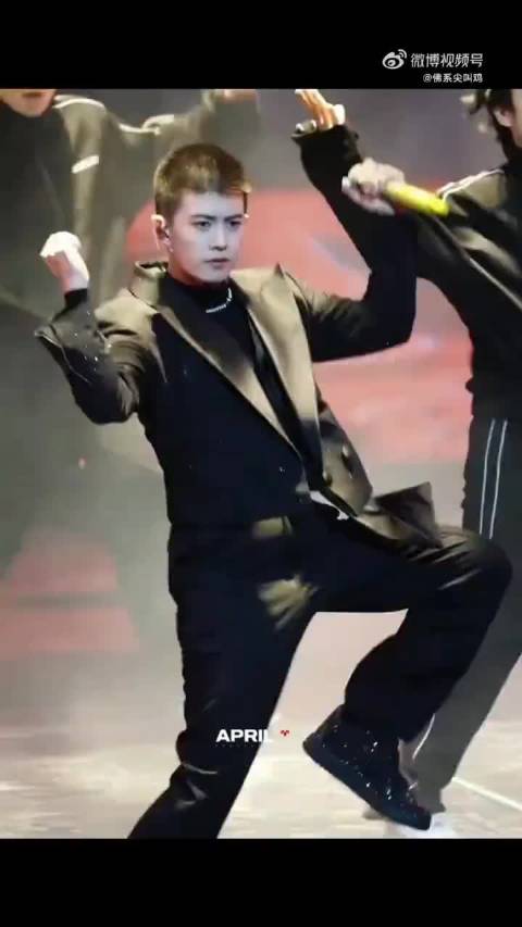 任嘉伦唱跳俱佳啊，这么帅的舞台谁还没看到！