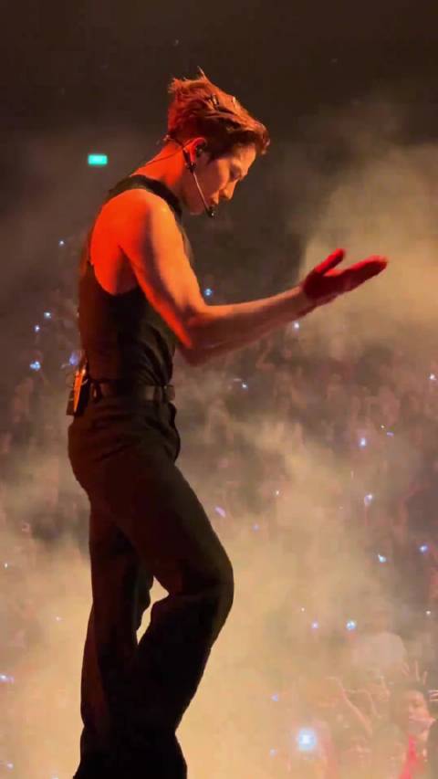 王嘉尔称择偶无特定条件，官宣跨年舞台