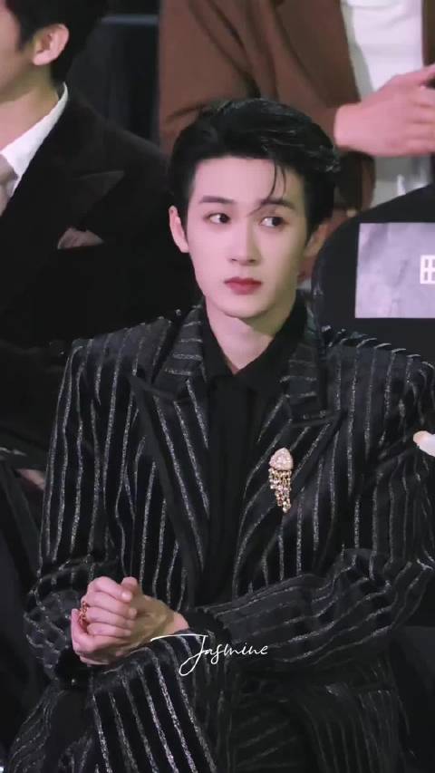 檀健次退场与粉丝挥手告别