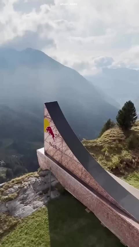 人类行为艺术第一视角跑酷||一开始还以为摩托车就扔了