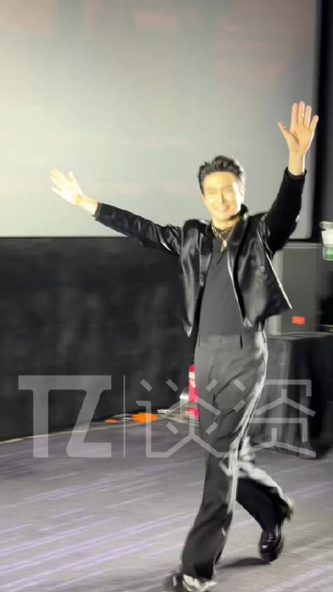 《哑舍》 主创来啦！没见过上班这么高兴的打工人，高老师这也太有活力了！