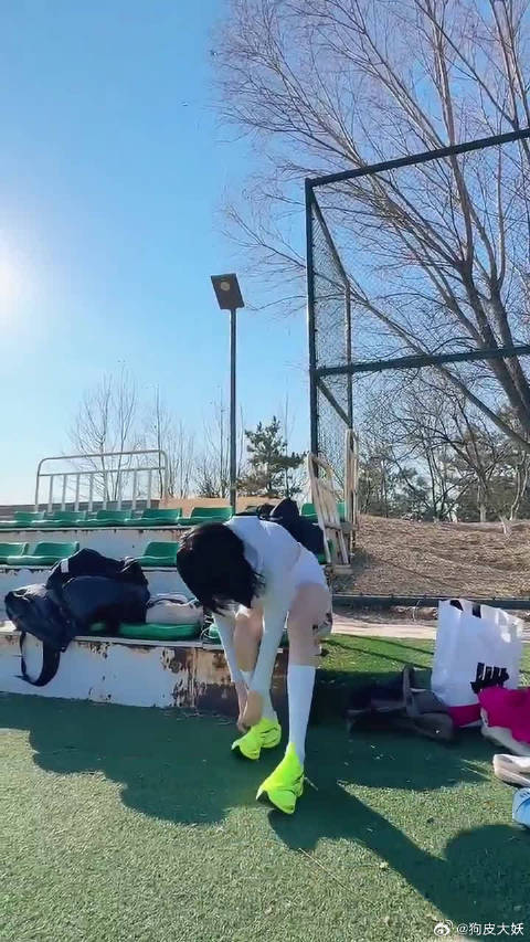 就这腿能给我，就是让我住别墅开豪车我也愿意啊