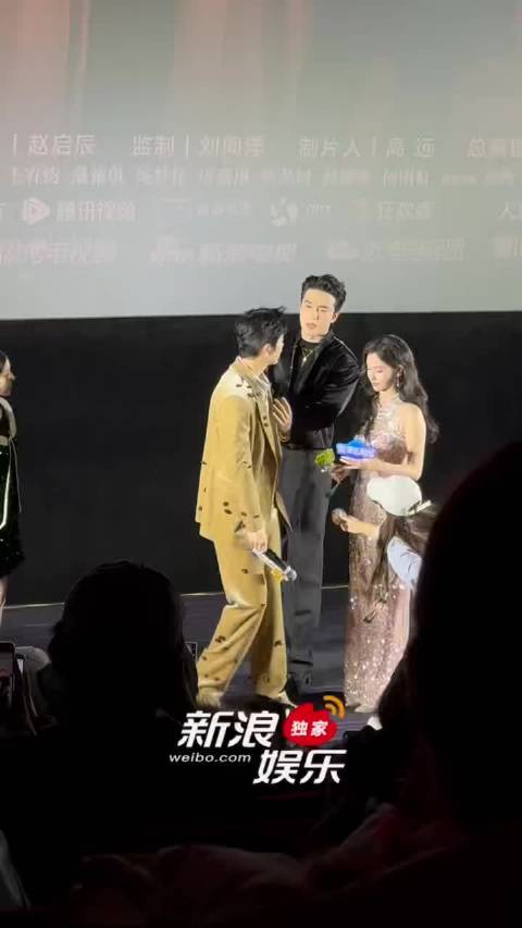 高伟光梁靖康还原开门名场面，哑舍剧组集体cos四合院