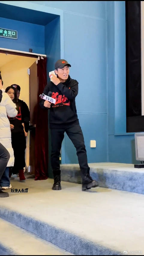 张导张艺谋 带着章宇 来了！男神寸头好帅电影狙击手微博VC计划