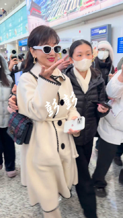 妈妈就这样给我飞吻啊啊啊啊啊我宣你妈妈