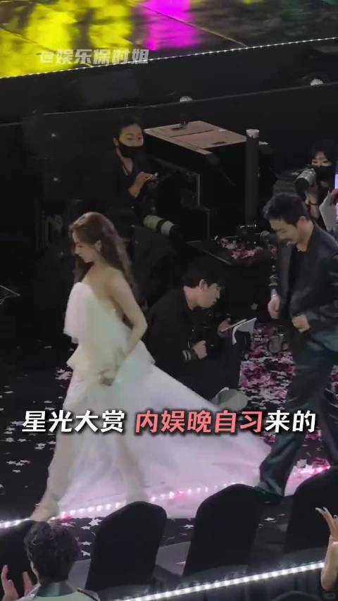 星光大赏内场欢乐多，陈星旭变人形隔断，鞠婧祎憋笑，时代少年团遭喊倒闭