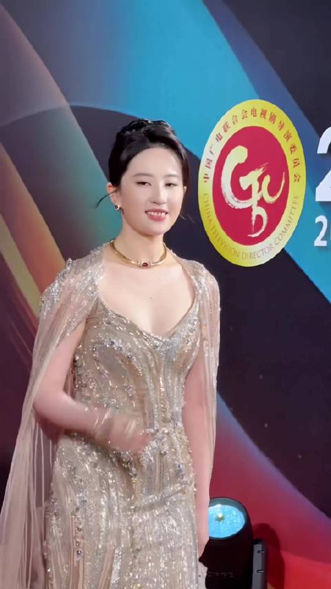 美美的茜茜公主 @刘亦菲 仙仙姐姐