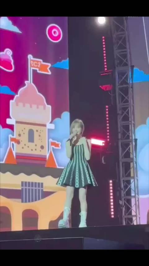 王心凌武汉巡演首唱压箱底歌曲蝴蝶与美丽的日子