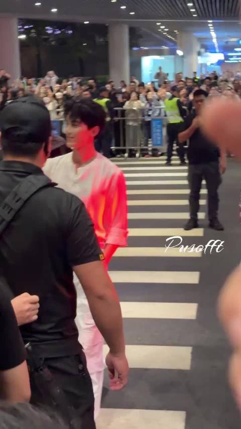 救命是 草莓小蛋糕！ cr 吴磊1226生日快乐