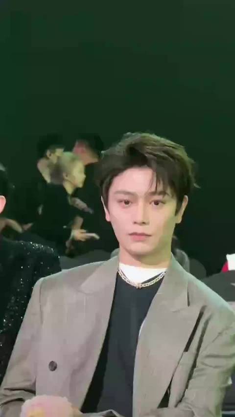 丁禹兮新剧角色获赞，粉丝追星30天感慨其敬业精神