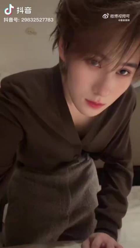 张真源不语只是一味going我，好帅