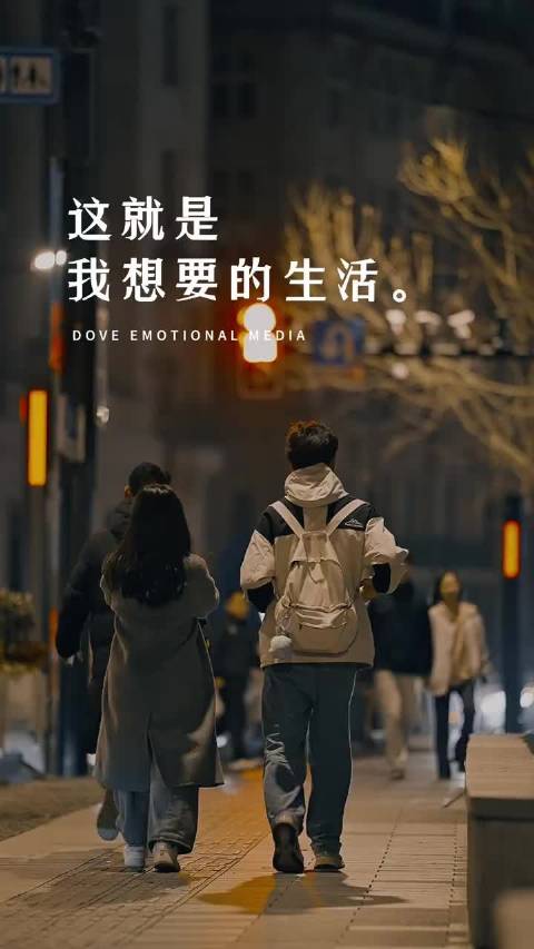 外卖小哥雨天送餐获暖心回应，体面生活新定义引共鸣