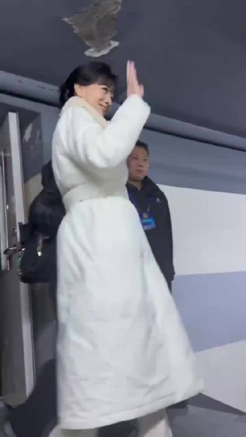 去上班的姐姐好乖哦！