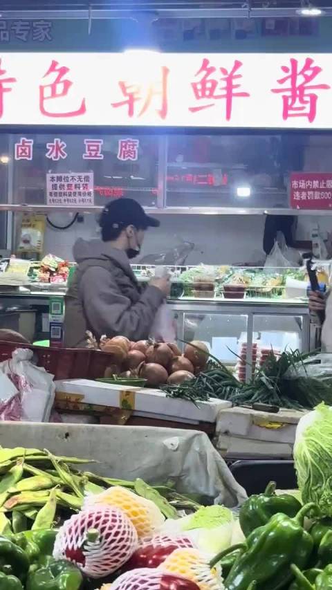 什么？你说你下班去菜市场偶遇张艺兴吗？那真的是恭喜你了