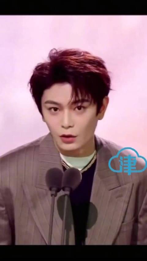 丁禹兮获星光大赏VIP之星，12月4日获评三级演员职称