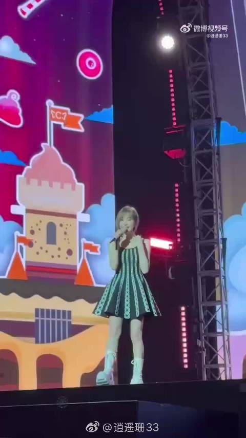 王心凌演唱会唱《蝴蝶》《美丽的日子》引回忆杀