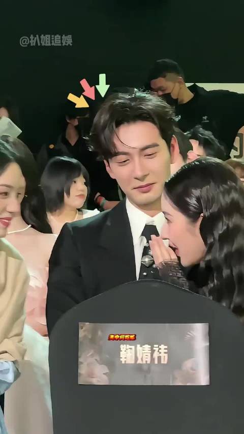 星光大赏这一夜状况百出，孟子义惨摔跤，周也头纱被踩，张彬彬拎裙摆翻车