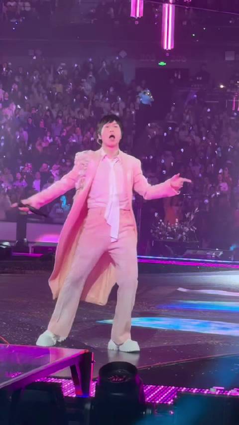 阿信演出结束后进行详细检查 目前情况良好