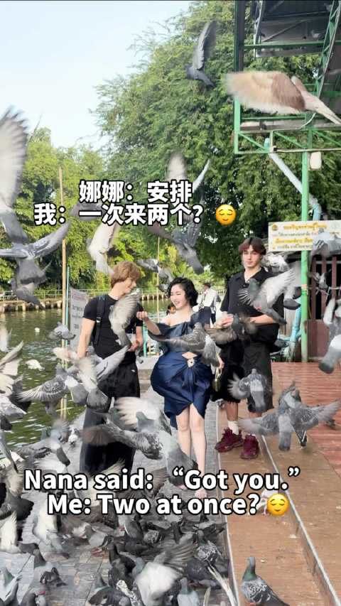 娜娜灵啊，刚拜完，出门就送我2个大帅哥