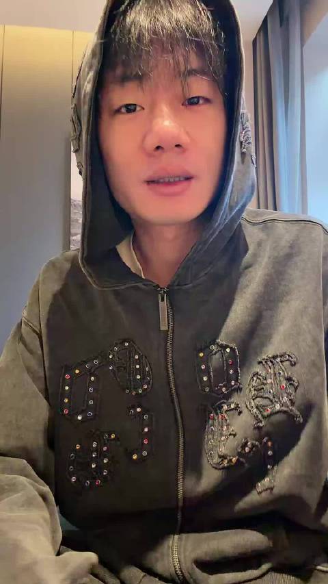 讨论日常生活中电力、咖啡的重要性和生活方式